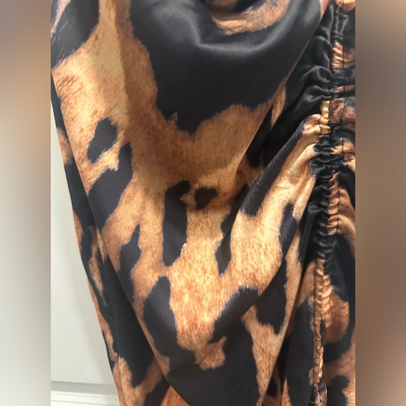 Pretty Little Thing Leopard Satin Maxi Dress - Picture 3 of 7